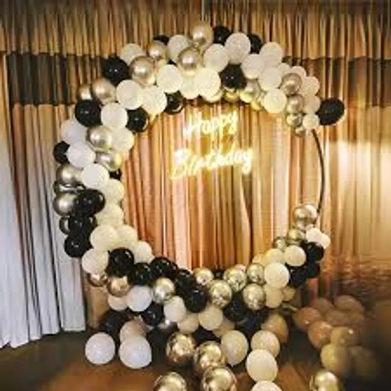 Round ring stand – balloon and flower decoration by ARVDecor